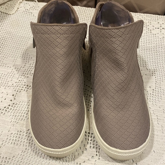 Torrid Canvas Textured Fabric Booties With Inner & Outer Zippers, Size 9WW. - Picture 1 of 10